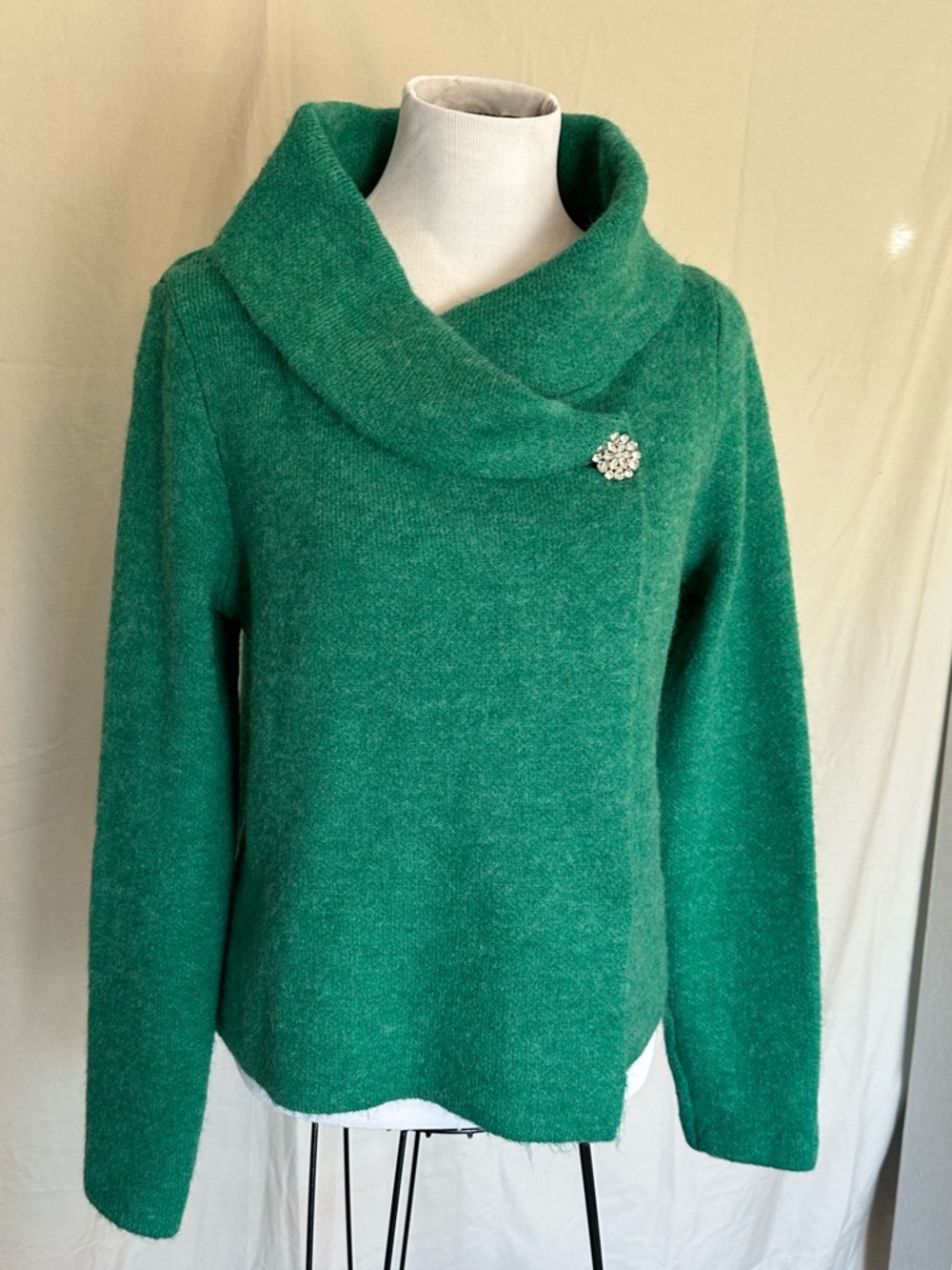 Adrienne Vittadini Green Cowl Neck Cardigan Sweater with Rhinestone Brooch large